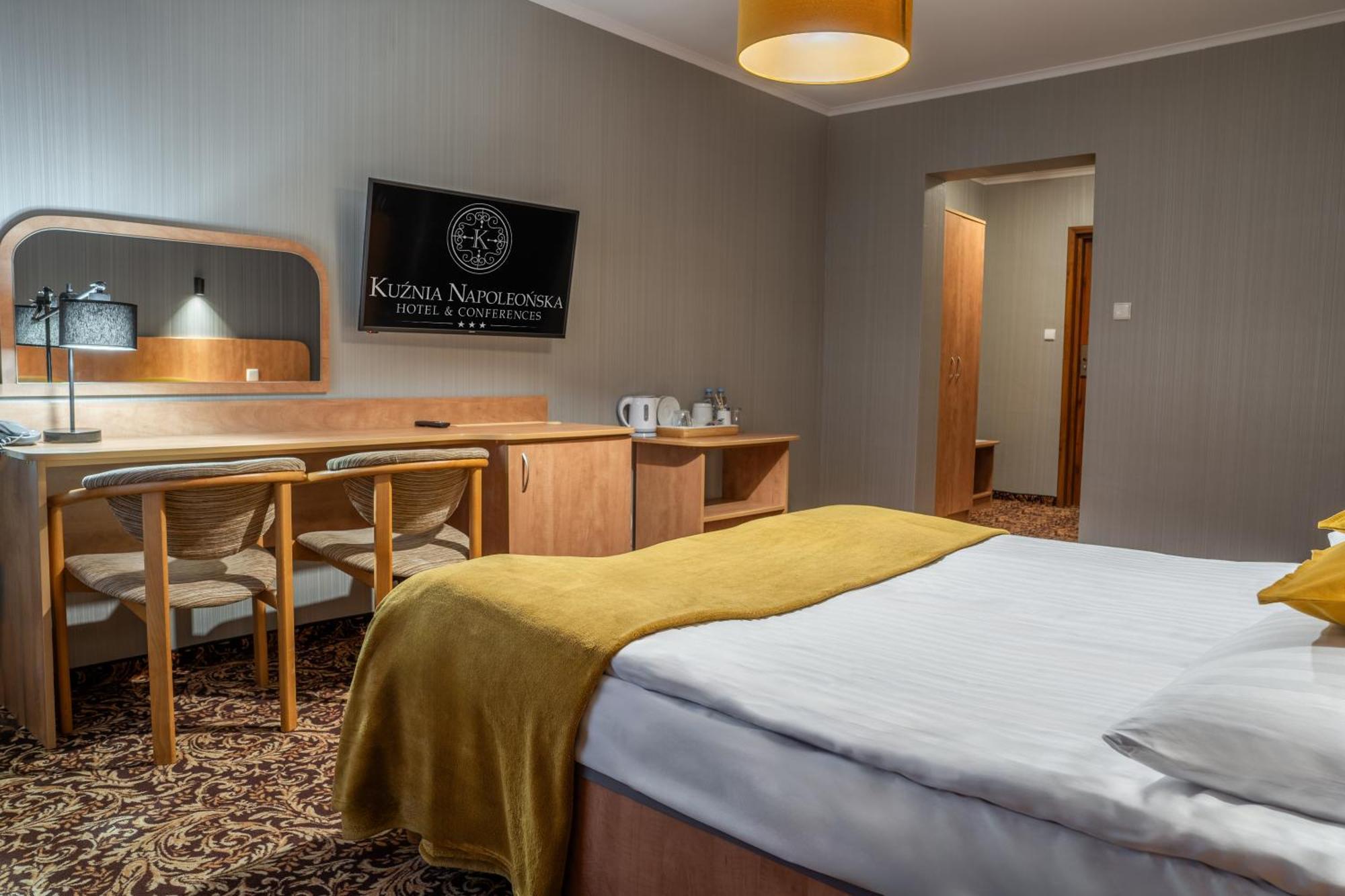 Hotel Kuznia Napoleonska Teresin Екстериор снимка