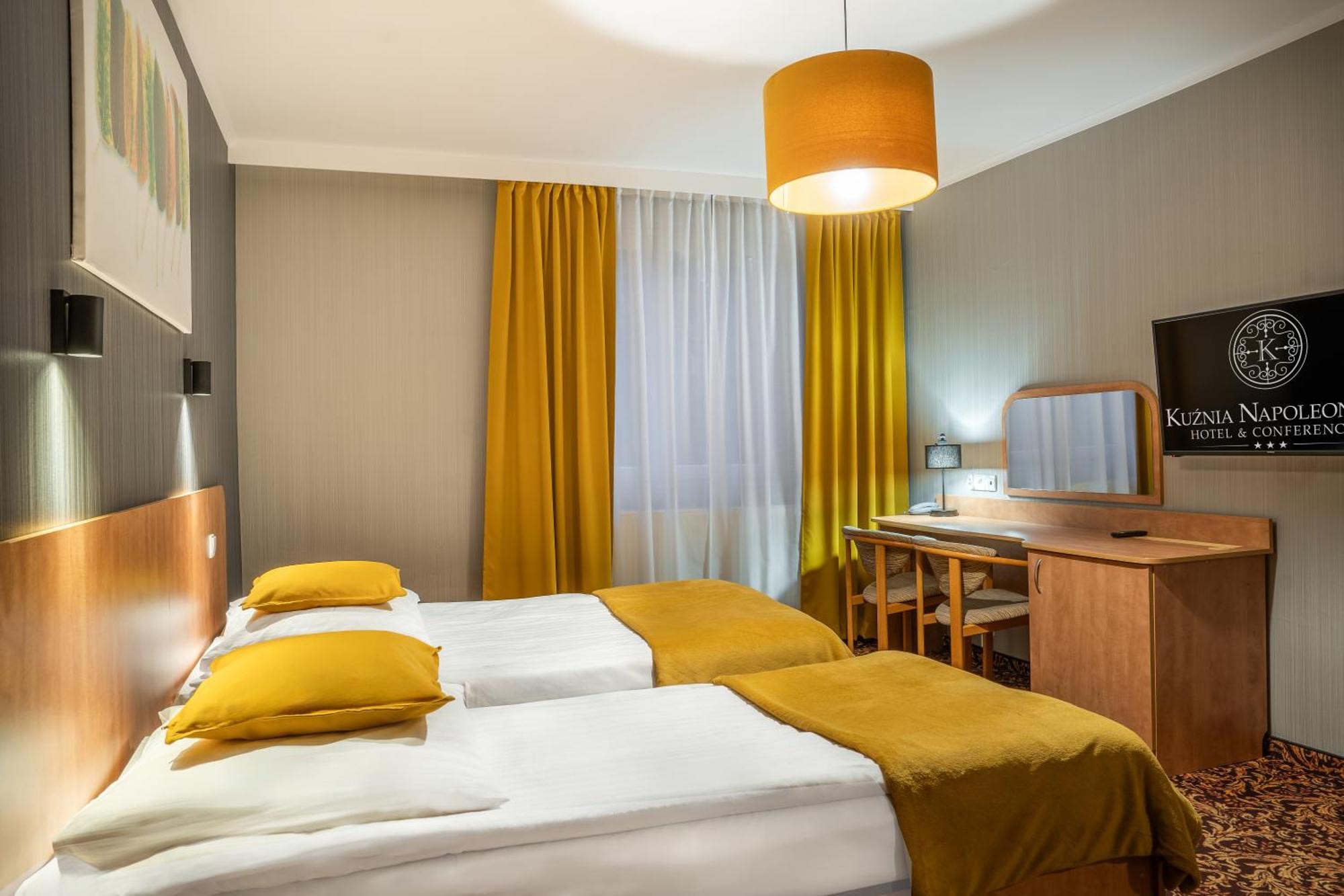Hotel Kuznia Napoleonska Teresin Екстериор снимка